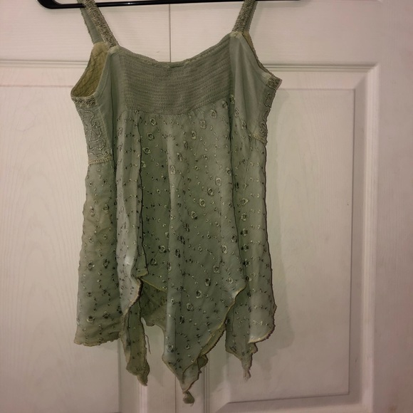 Super Cute Green Detailed Top - Picture 2 of 4